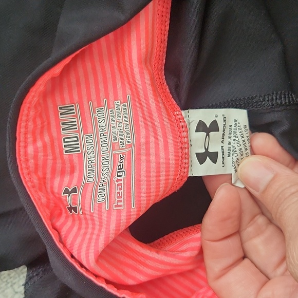 Under Armour Heat Gear Crops - Picture 7 of 7